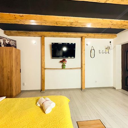 Venus Central Lux Studio Craiova Exterior photo