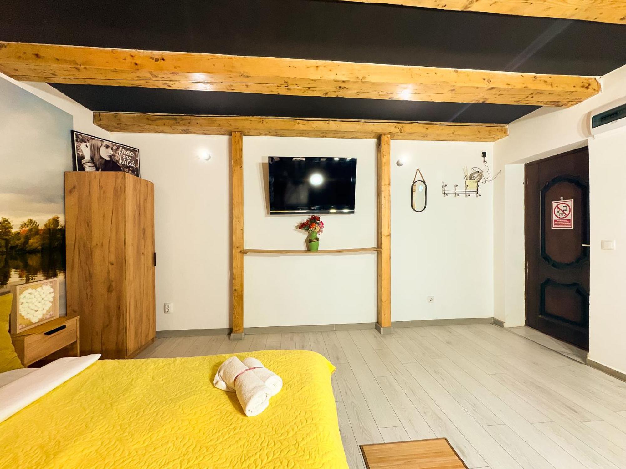 Venus Central Lux Studio Craiova Exterior photo